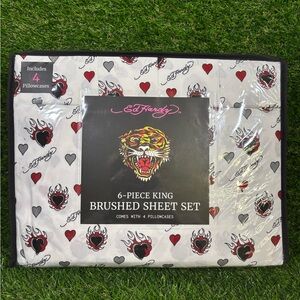 Ed Hardy Double Brushed King Sheet Set - Black and Pink